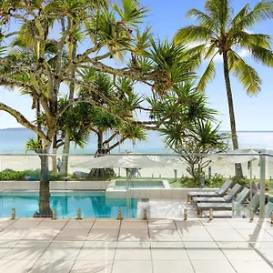Holiday home Fairshore 12: Absolute Beachfront, Direct & Pool Access, Noosa Heads